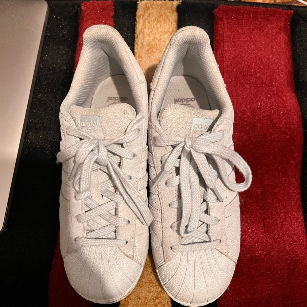 Adidas sneakers size 6 in boys